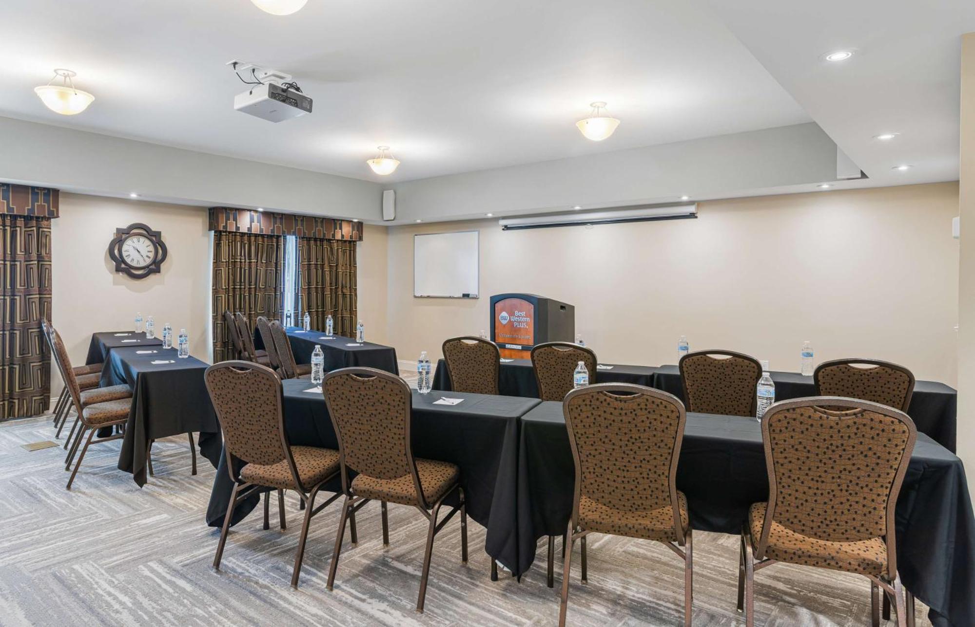 Best Western Plus Westgate Inn And Suites Leland Kültér fotó