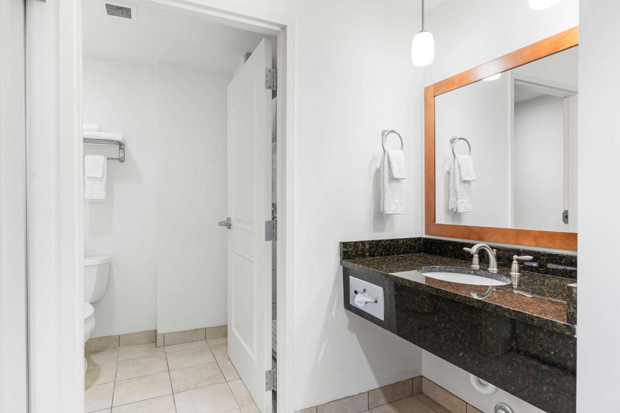 Best Western Plus Westgate Inn And Suites Leland Kültér fotó